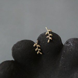 NEW S925 Sterling Silver Olive Tree Branch Leaves Stud Earrings (Gold or Silver)